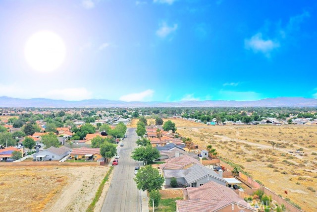 45463 17th E Street, Lancaster CA: https://media.crmls.org/medias/f2d7b818-be38-4e68-ba39-4414b62ec010.jpg