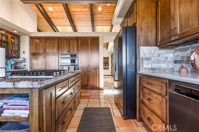 Detail Gallery Image 10 of 49 For 6037 Shadow Mountain Ln, Paradise,  CA 95969 - 2 Beds | 2 Baths