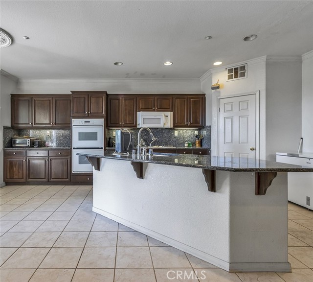 Detail Gallery Image 9 of 28 For 30185 Tenaya Ln, Highland,  CA 92346 - 5 Beds | 4/1 Baths