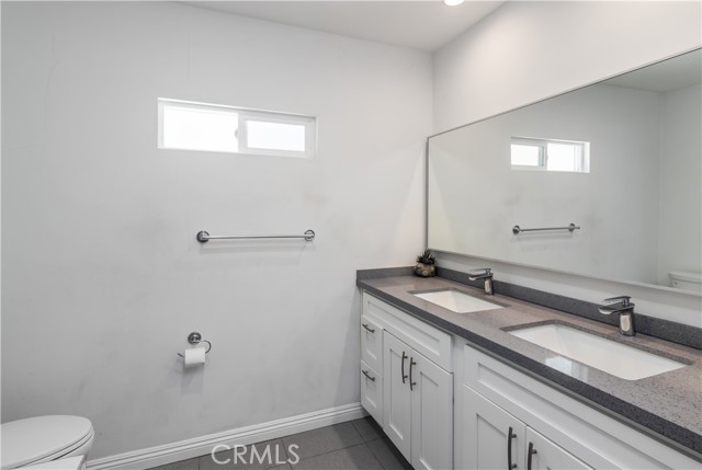 Detail Gallery Image 17 of 23 For 6624 Mammoth Ave, Van Nuys,  CA 91405 - 4 Beds | 3 Baths
