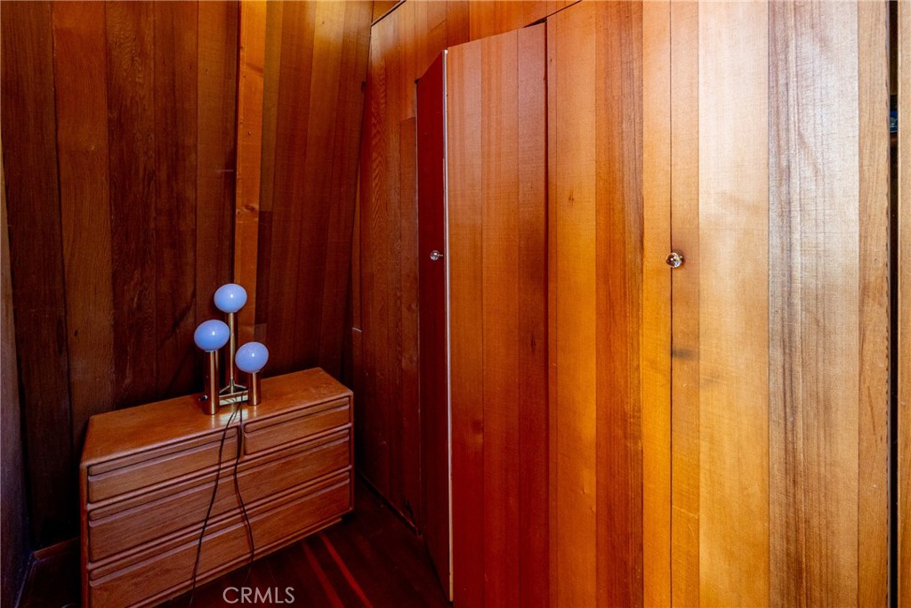 https://media.crmls.org/medias/f2d99256-3823-431d-bd7f-83d8bb50840e.jpg?preset=X-Large