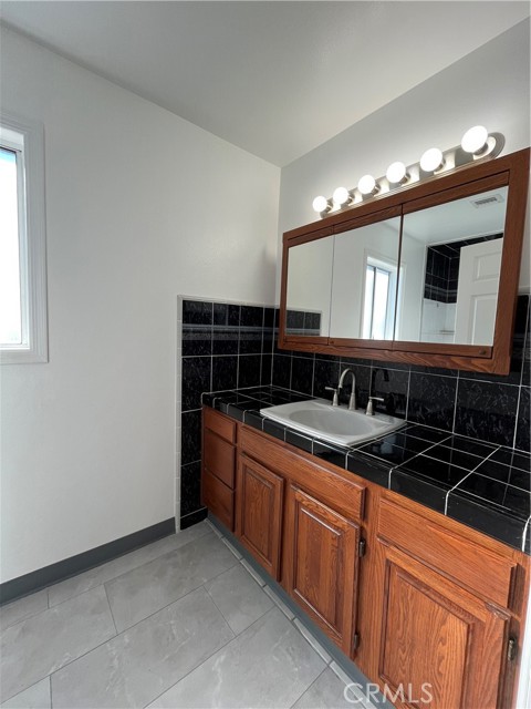 Detail Gallery Image 20 of 22 For 7522 Balcom, Reseda,  CA 91335 - 4 Beds | 3 Baths