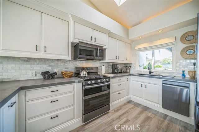 Detail Gallery Image 7 of 37 For 4847 Flying Cloud, Carlsbad,  CA 92008 - 2 Beds | 2 Baths