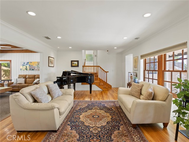 Detail Gallery Image 16 of 72 For 1012 N Sunset Canyon Dr, Burbank,  CA 91504 - 3 Beds | 2 Baths