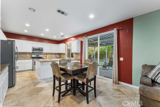 Detail Gallery Image 10 of 40 For 4103 W Avenue J3, Lancaster,  CA 93536 - 5 Beds | 3 Baths