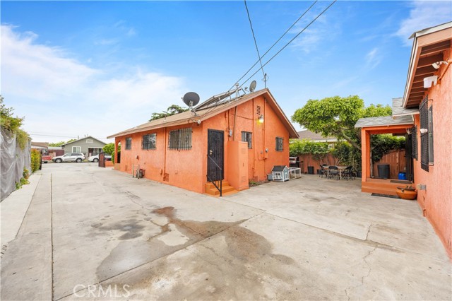 157 E 70th Street, Los Angeles CA: https://media.crmls.org/medias/f2de27f5-45af-42c8-929f-00abfd6f8403.jpg