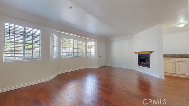 1328 North Columbus Avenue, 5 photo 7