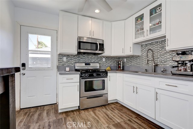 Detail Gallery Image 4 of 18 For 4217 W 160th St, Lawndale,  CA 90260 - 2 Beds | 1 Baths
