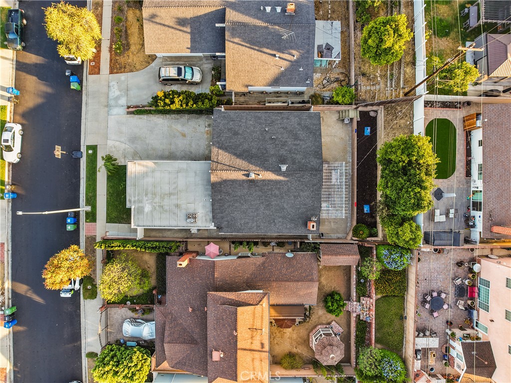 https://media.crmls.org/medias/f2e06179-e7a4-47f8-8655-0edb1e18650d.jpg?preset=X-Large