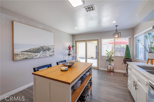 Detail Gallery Image 33 of 53 For 1422 Camelot Dr, Corona,  CA 92882 - 2 Beds | 1/1 Baths