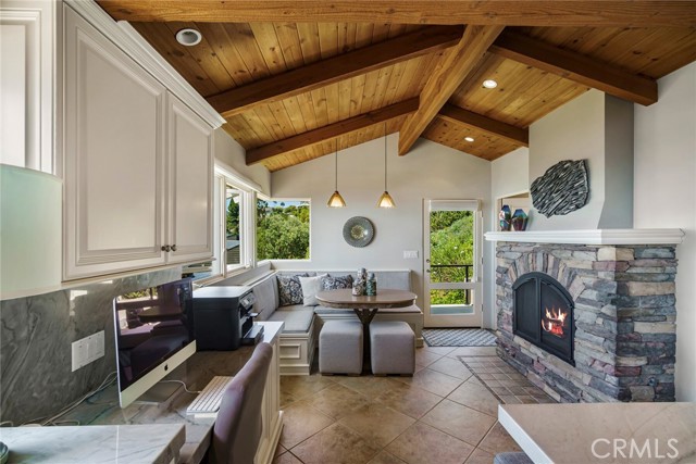 Detail Gallery Image 5 of 56 For 2108 Crestview Dr, Laguna Beach,  CA 92651 - 3 Beds | 2 Baths