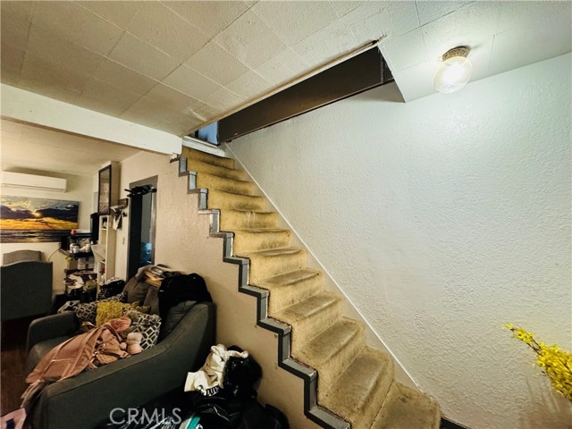 Detail Gallery Image 12 of 17 For 727 E 11th St, Pomona,  CA 91766 - 4 Beds | 2/1 Baths