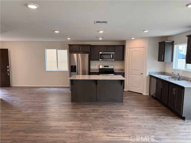 Detail Gallery Image 5 of 22 For 14077 Shayna St, Moreno Valley,  CA 92555 - 4 Beds | 2/1 Baths