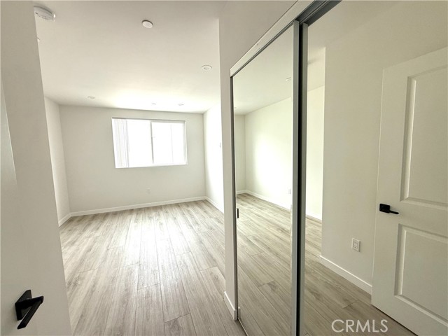 Detail Gallery Image 7 of 9 For 7022 Alabama #304,  Canoga Park,  CA 91303 - 3 Beds | 3 Baths