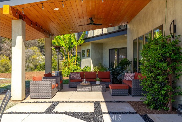 1088 Via Conca Doro, Vista CA: https://media.crmls.org/medias/f2e27eff-a5d9-442c-a074-ccf6010ccb3b.jpg