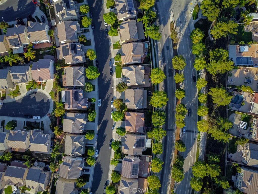 https://media.crmls.org/medias/f2e2c077-b461-4634-8acf-968d75c2b32f.jpg?preset=X-Large