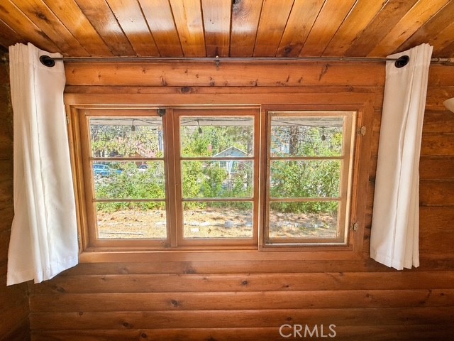 https://media.crmls.org/medias/f2e5329a-7a22-442f-b0b4-8d50449d60af.jpg?preset=X-Large