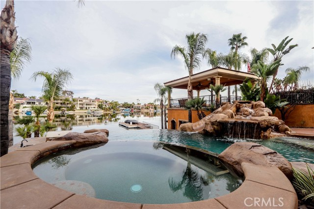 23180 Gray Fox Drive, Canyon Lake CA: https://media.crmls.org/medias/f2e5a121-3fbb-44cf-bca1-7f733c73c557.jpg