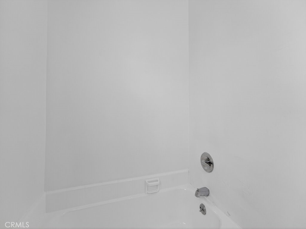 https://media.crmls.org/medias/f2e64738-ec8e-400d-af85-7ea11985088d.jpg?preset=X-Large