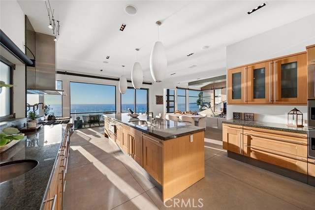 Detail Gallery Image 6 of 75 For 2665 Victoria Dr, Laguna Beach,  CA 92651 - 5 Beds | 4/2 Baths