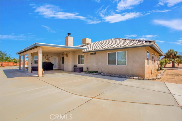 7330 Smoke Tree Road, Phelan CA: https://media.crmls.org/medias/f2e71c51-bc22-4604-bfd7-3b8ebb0ab880.jpg