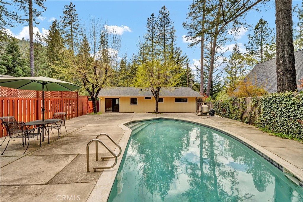 10005 Meadow Drive