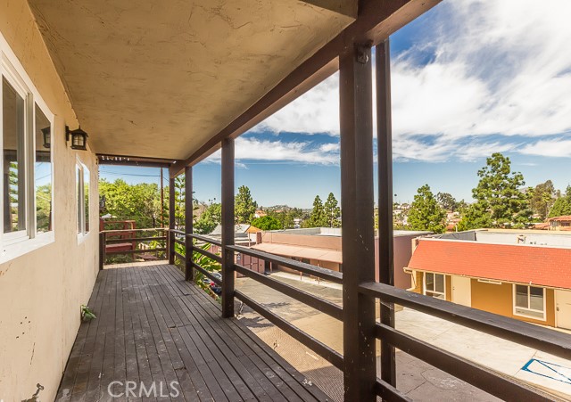 https://media.crmls.org/medias/f2e73648-5855-4935-a654-389aabdd8845.jpg?preset=X-Large