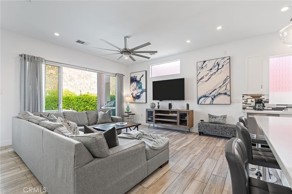 MLS #SR25103024 image #1