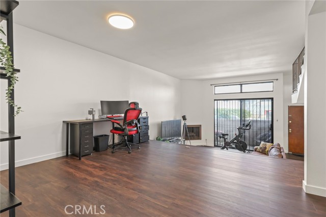 Detail Gallery Image 6 of 38 For 13243 Vanowen #2,  North Hollywood,  CA 91605 - 2 Beds | 3 Baths