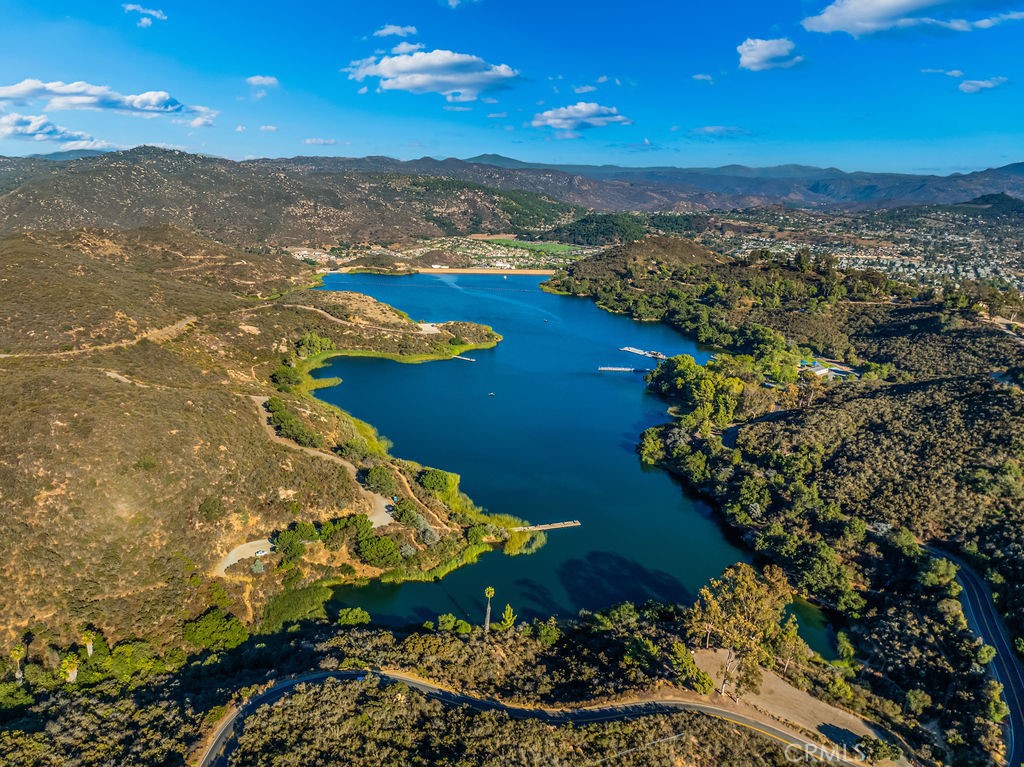 https://media.crmls.org/medias/f2e76930-f7e3-43b5-b863-a7ef22f99b0c.jpg?preset=X-Large