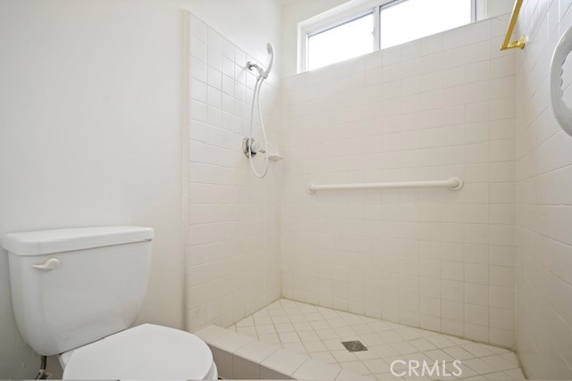 https://media.crmls.org/medias/f2e81a55-cd1c-4f56-9e74-75a0e70bc3e2.jpg?preset=X-Large