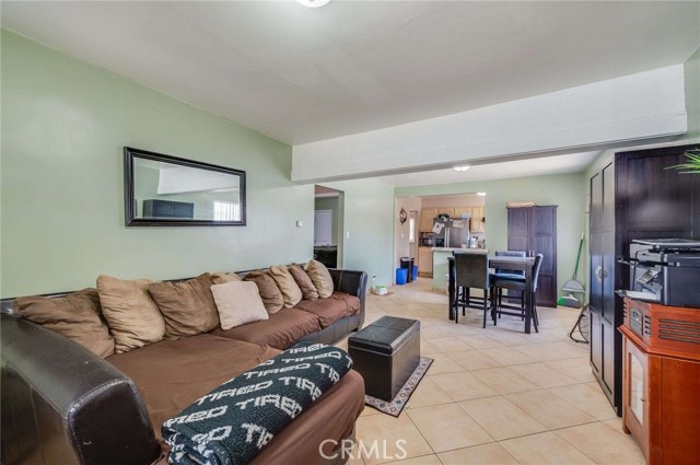418 W Los Angeles Avenue, Montebello CA: https://media.crmls.org/medias/f2e8e8f2-a111-4110-b376-7f01fe376861.jpg