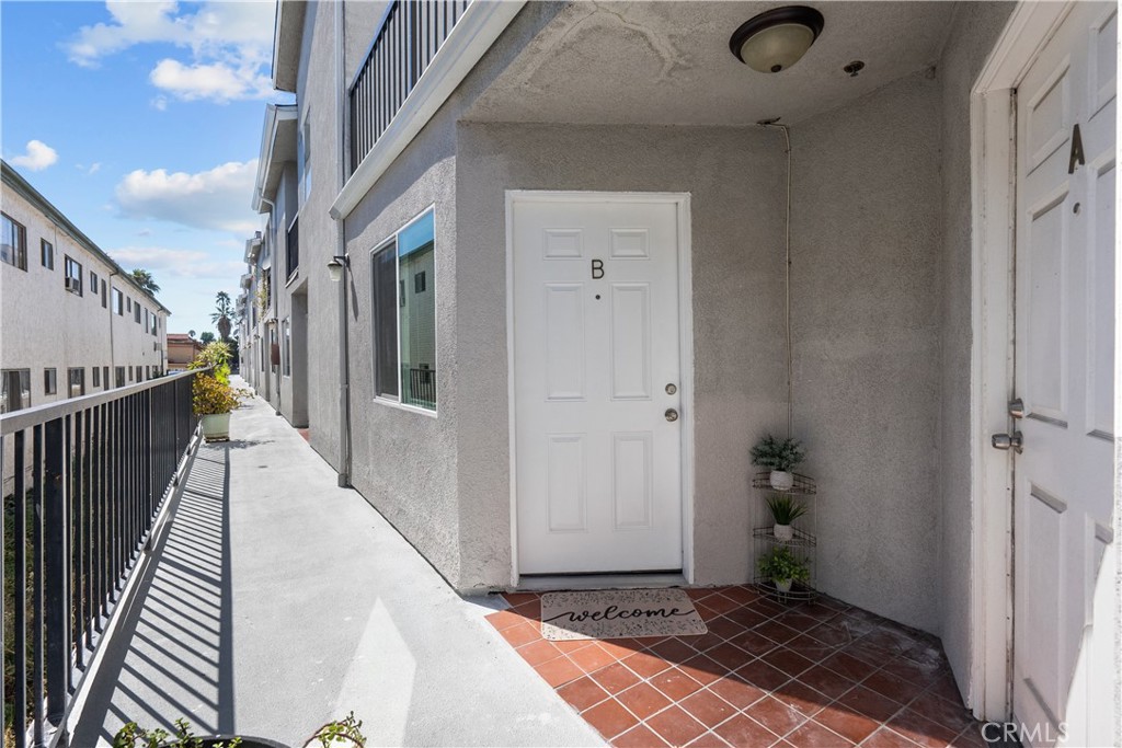 1717 Scott Road 2, Burbank, CA 91504