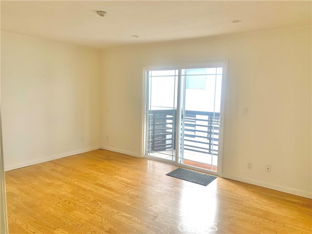 Detail Gallery Image 9 of 32 For 425 S Catalina Ave #4,  Redondo Beach,  CA 90277 - 3 Beds | 3 Baths