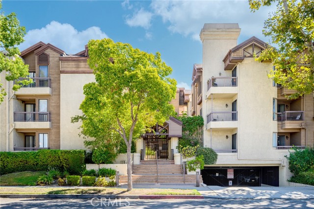 236 N Louise Street, Glendale CA: https://media.crmls.org/medias/f2ea9929-a836-45de-b0ae-ac437fa77d2c.jpg