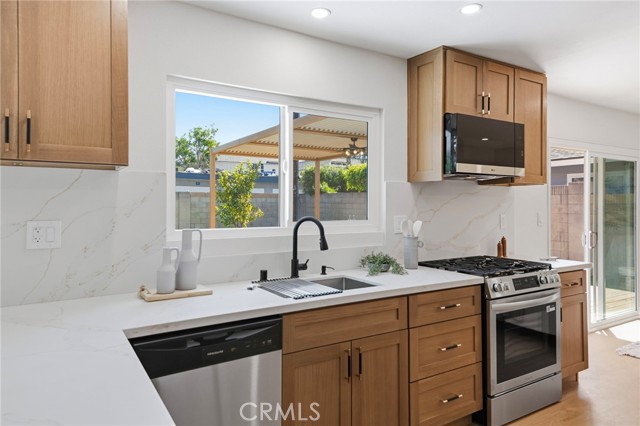 Detail Gallery Image 19 of 45 For 2319 N Hathaway St, Santa Ana,  CA 92705 - 4 Beds | 2 Baths