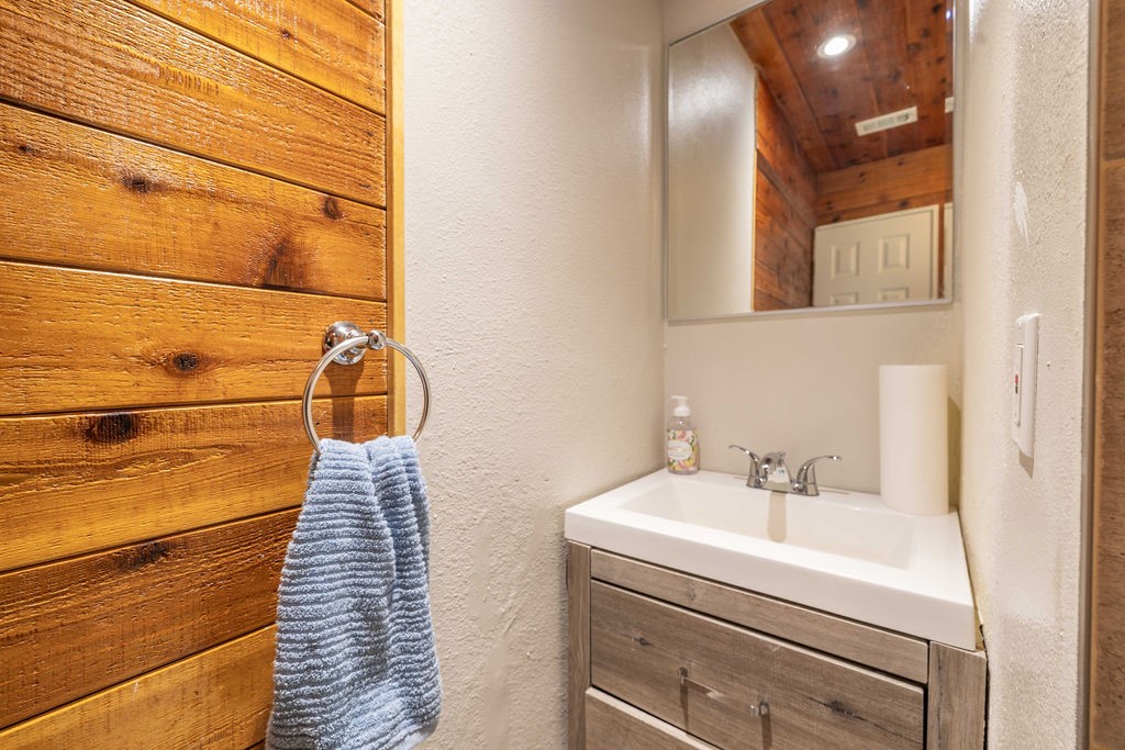 Detail Gallery Image 30 of 35 For 736 W Aeroplane Bld, Big Bear City,  CA 92314 - 3 Beds | 2 Baths