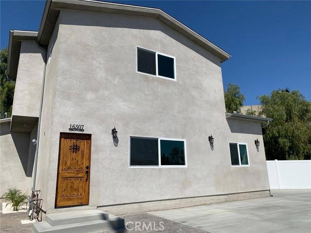Detail Gallery Image 1 of 17 For 16507 San Fernando Mission Bld, Granada Hills,  CA 91344 - 2 Beds | 2/1 Baths