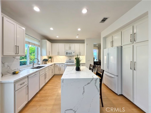 7 Bayview Drive, Buena Park CA: https://media.crmls.org/medias/f2ec0847-5173-4057-a5d5-d52f81b39512.jpg