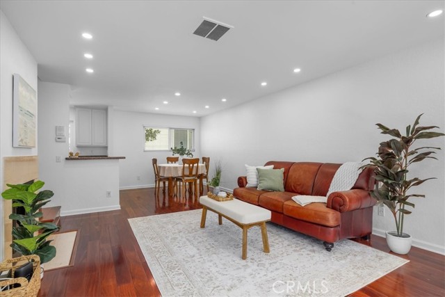 1747 Barry Avenue, Los Angeles CA: https://media.crmls.org/medias/f2ecd710-cdee-4d8f-a9d3-c256ad330422.jpg