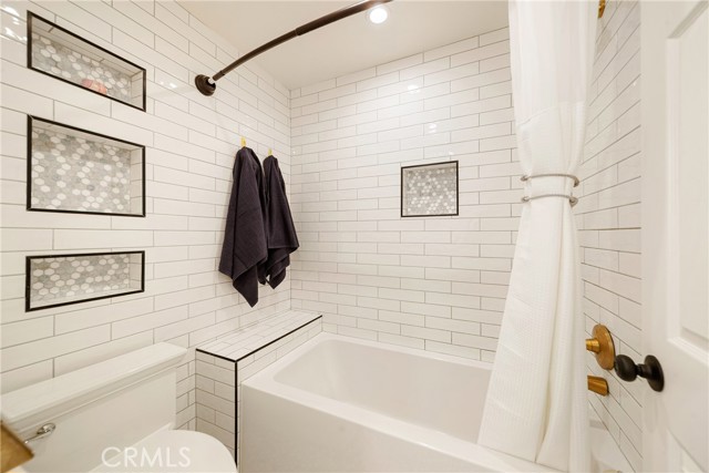 Detail Gallery Image 32 of 67 For 24224 Creekside Dr, Newhall,  CA 91321 - 5 Beds | 3 Baths