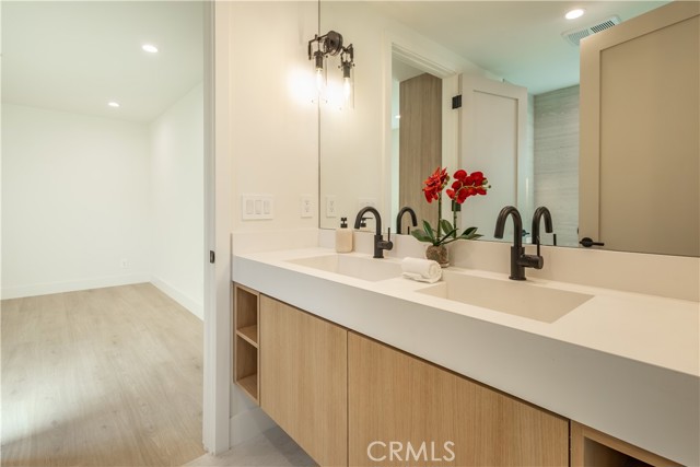 Detail Gallery Image 8 of 22 For 7913 Lasaine, Northridge,  CA 91325 - 4 Beds | 3/1 Baths