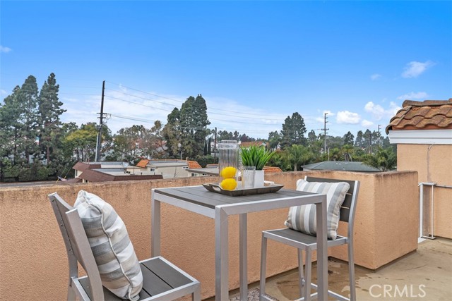 7651 Yorktown Avenue, Huntington Beach CA: https://media.crmls.org/medias/f2ee16be-f9bc-4b10-a664-dbd44d5422c6.jpg