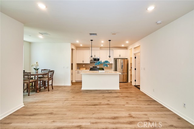 Detail Gallery Image 13 of 39 For 944 N Divino Privado, Ontario,  CA 91764 - 3 Beds | 3/1 Baths