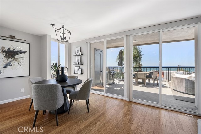 Detail Gallery Image 11 of 32 For 800 Manhattan, Manhattan Beach,  CA 90266 - 2 Beds | 2 Baths