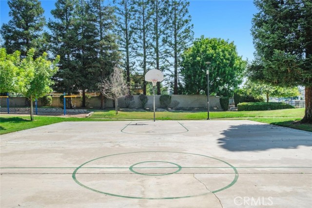 10781 N Windham Bay Circle, Fresno CA: https://media.crmls.org/medias/f2efabf6-8dae-4bc9-8a75-e5f1939b3378.jpg