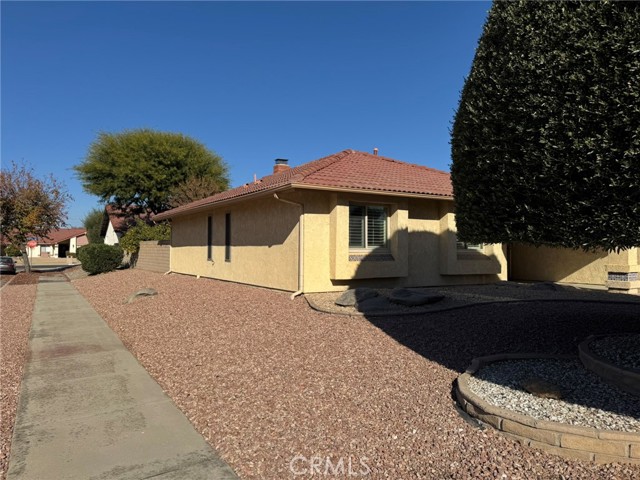 Detail Gallery Image 2 of 40 For 1950 Silver Oak Way, Hemet,  CA 92545 - 3 Beds | 2 Baths