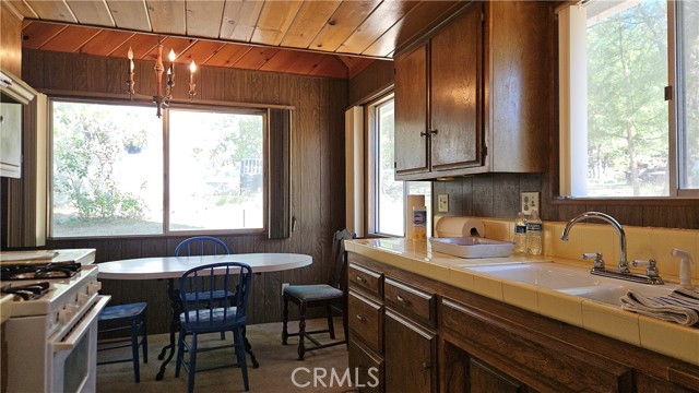 Detail Gallery Image 8 of 17 For 25 Manzanita, Running Springs,  CA 92382 - 2 Beds | 1 Baths