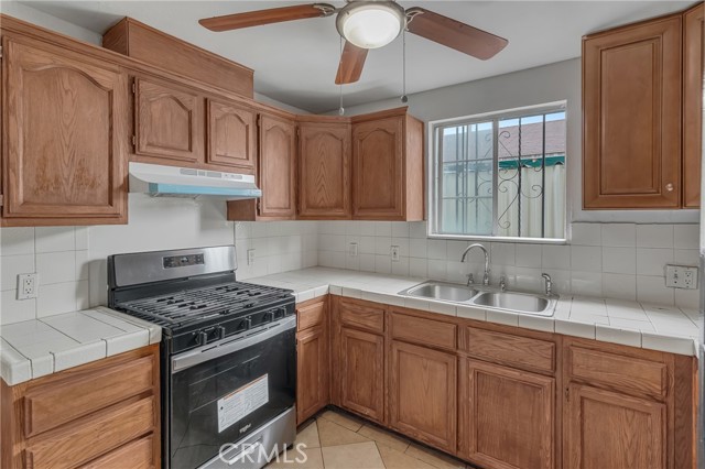 11513 S San Pedro, Los Angeles CA: https://media.crmls.org/medias/f2f0f6a3-6686-4abf-8115-63c4538566c5.jpg