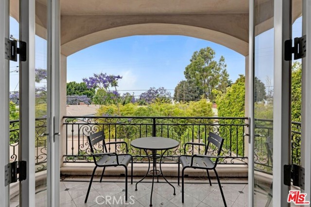 10517 Blythe Avenue, Los Angeles CA: https://media.crmls.org/medias/f2f108dc-c1f3-4d4a-b7c2-dbbf1eb6b3fe.jpg